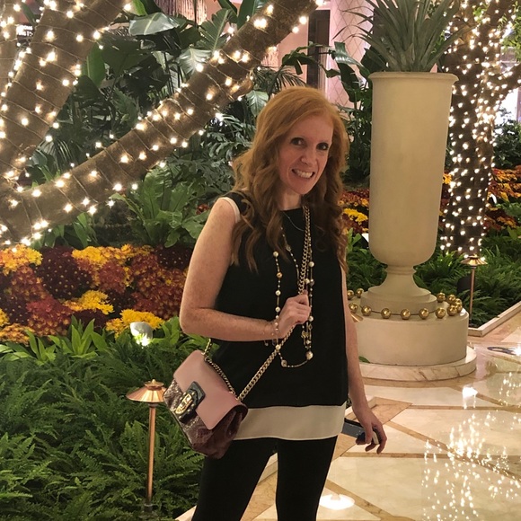 Meet your Posher, Lisa - Picture 2 of 3